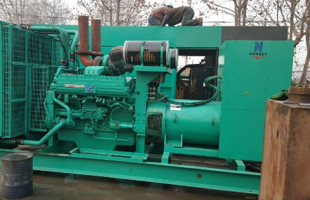 高州发电机组如何判断水冷式机油散热器内部是否需要清洗？